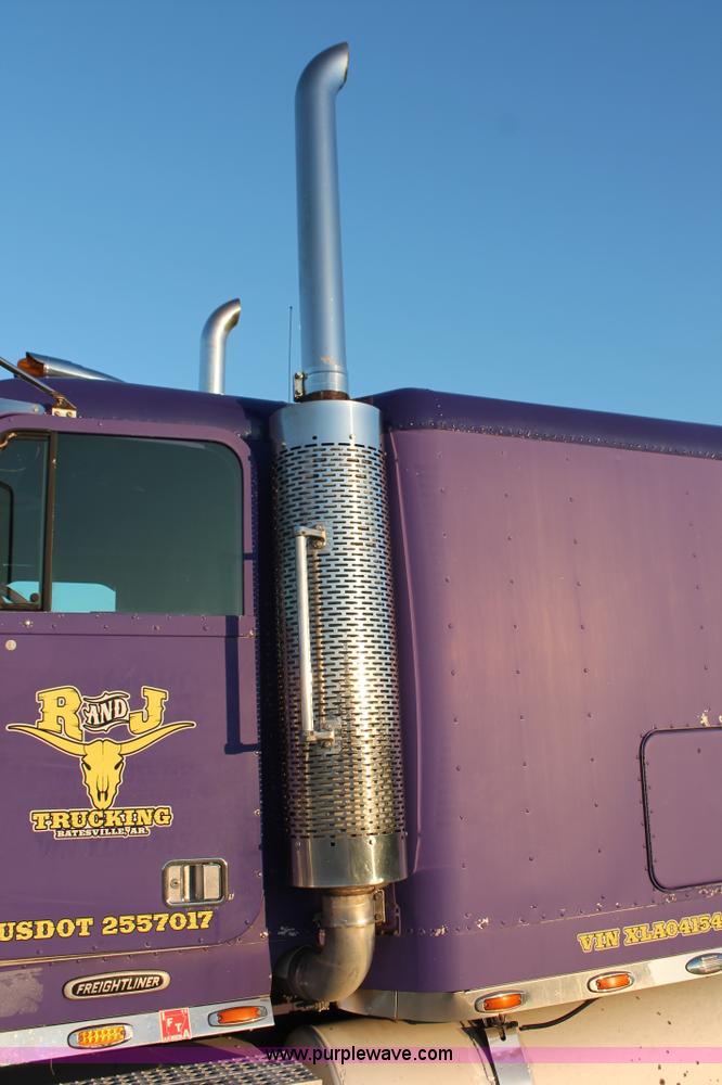 image for item H8080 1999 Freightliner FLD120 semi truck