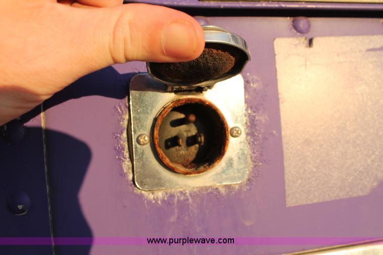 image for item H8080 1999 Freightliner FLD120 semi truck