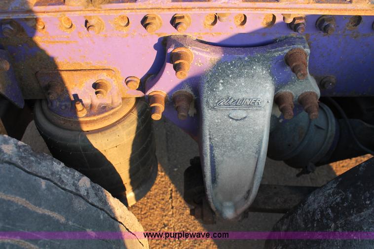 image for item H8080 1999 Freightliner FLD120 semi truck