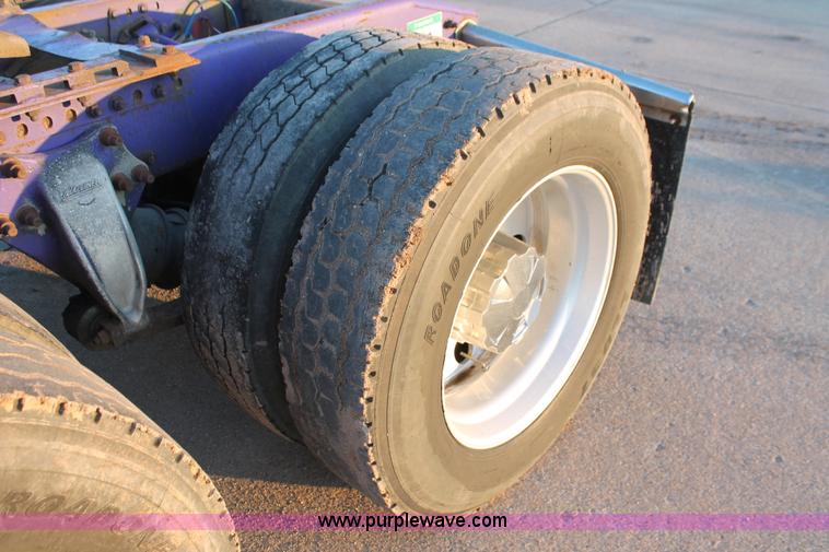 image for item H8080 1999 Freightliner FLD120 semi truck