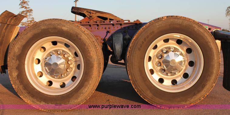 image for item H8080 1999 Freightliner FLD120 semi truck