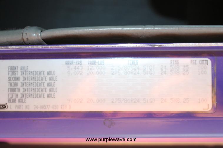 image for item H8080 1999 Freightliner FLD120 semi truck