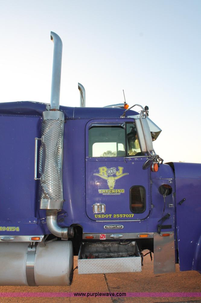 image for item H8080 1999 Freightliner FLD120 semi truck