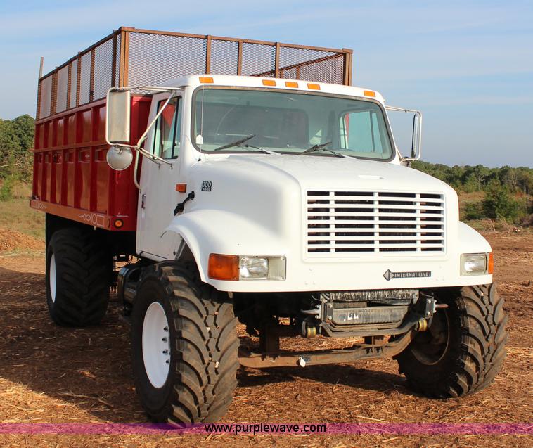 image for item J4365 2001 International 4700 dump truck