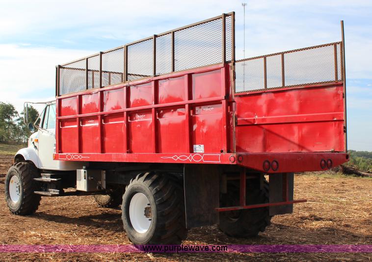 image for item J4365 2001 International 4700 dump truck