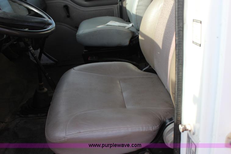 image for item J4365 2001 International 4700 dump truck