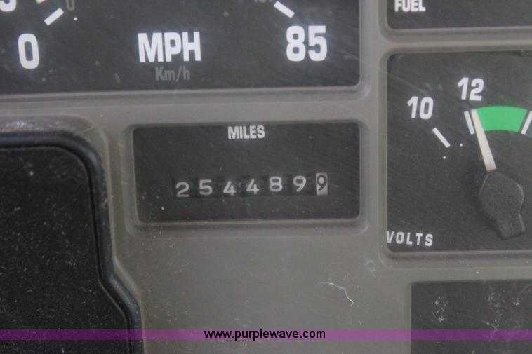 image for item J4365 2001 International 4700 dump truck