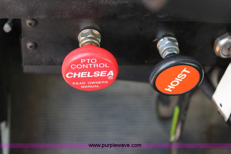 image for item J4365 2001 International 4700 dump truck