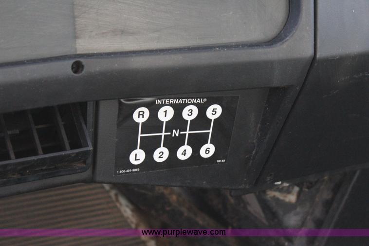 image for item J4365 2001 International 4700 dump truck