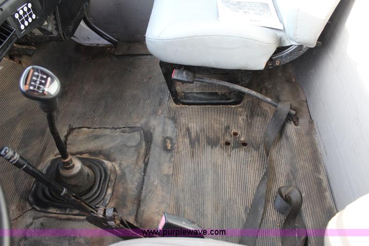 image for item J4365 2001 International 4700 dump truck