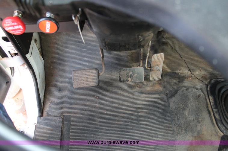 image for item J4365 2001 International 4700 dump truck