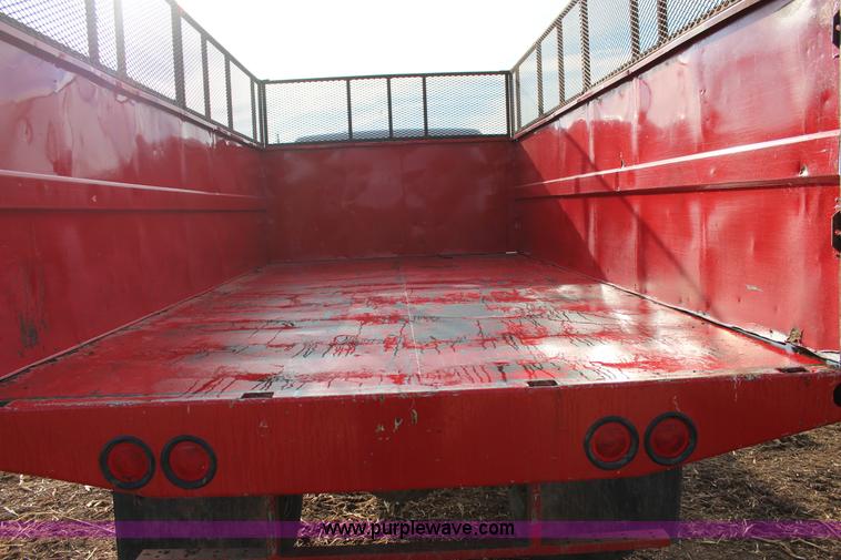 image for item J4365 2001 International 4700 dump truck