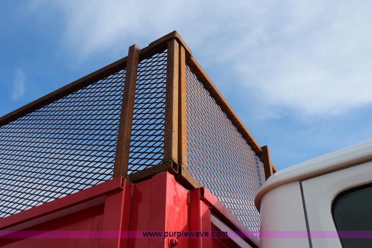 image for item J4365 2001 International 4700 dump truck