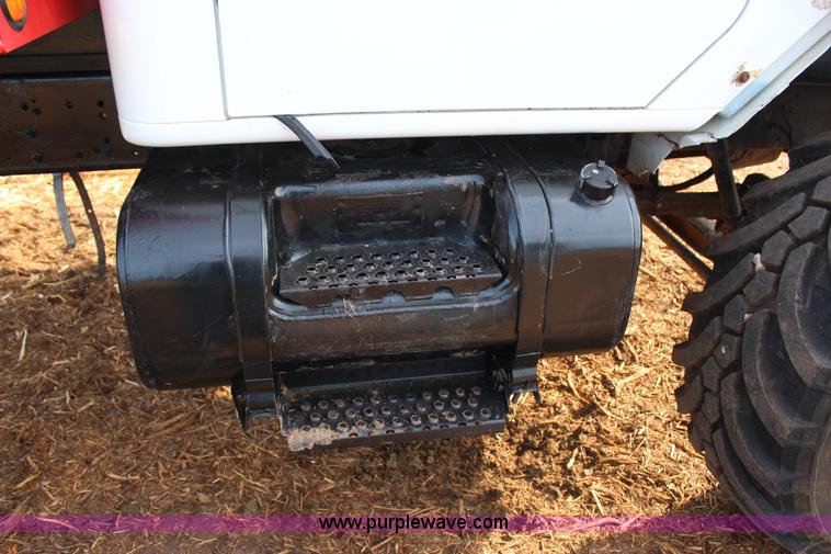 image for item J4365 2001 International 4700 dump truck