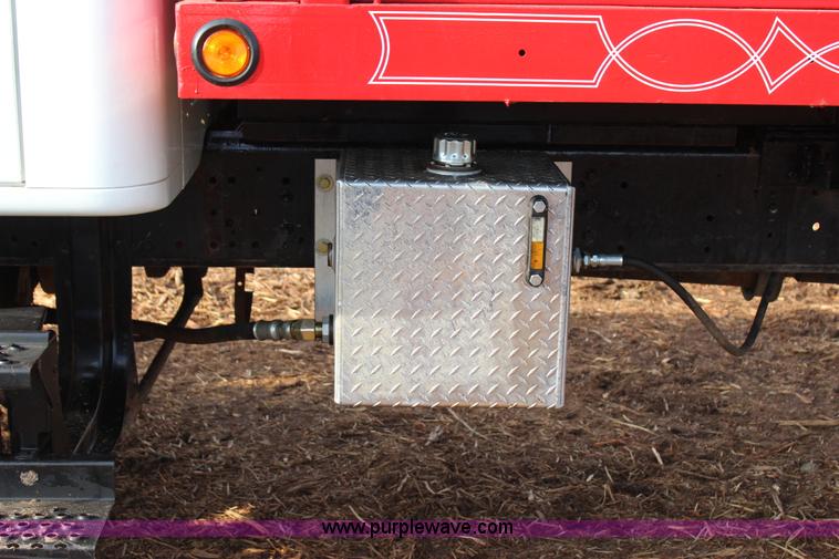 image for item J4365 2001 International 4700 dump truck