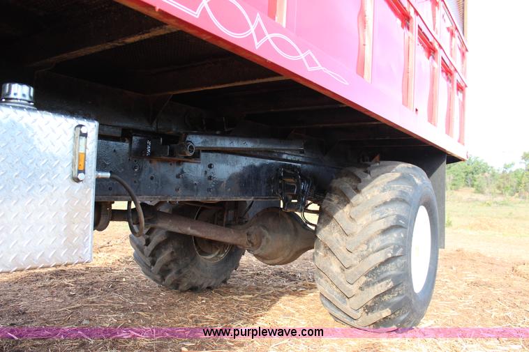 image for item J4365 2001 International 4700 dump truck