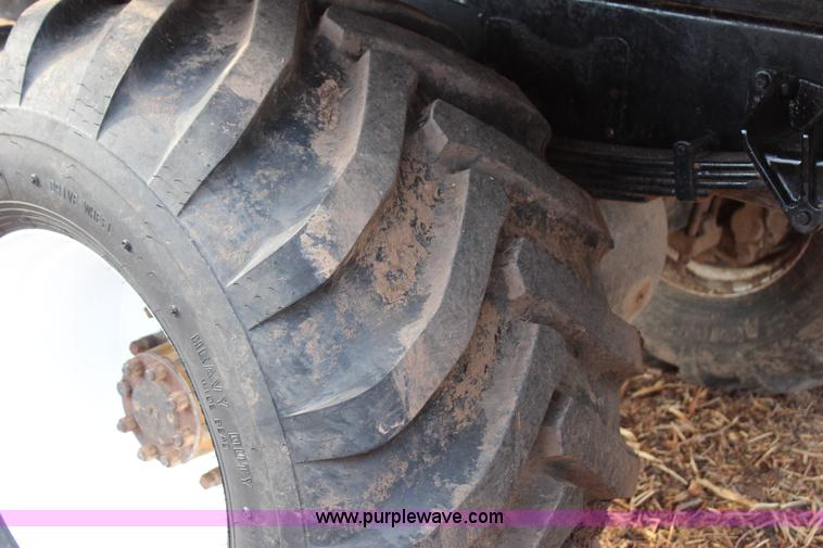 image for item J4365 2001 International 4700 dump truck