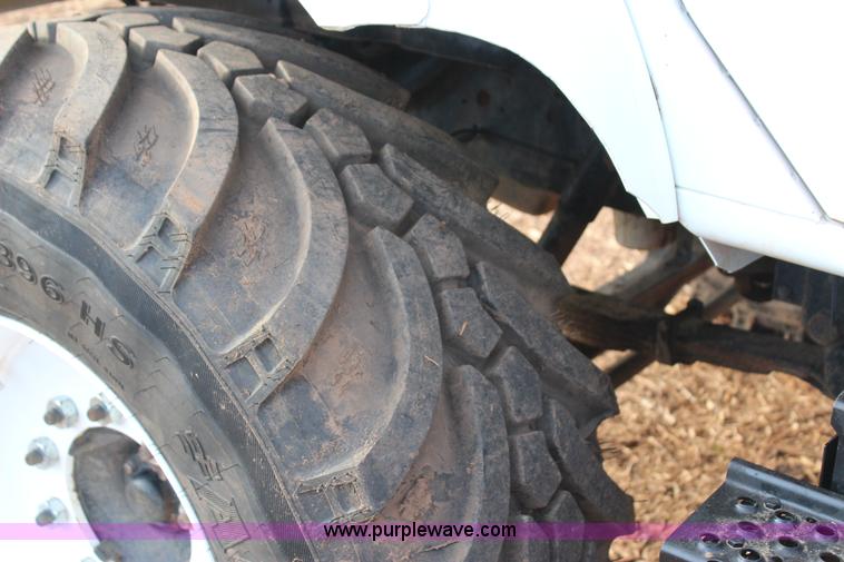 image for item J4365 2001 International 4700 dump truck