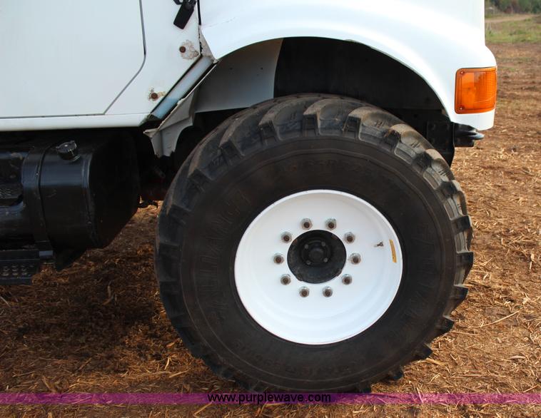 image for item J4365 2001 International 4700 dump truck