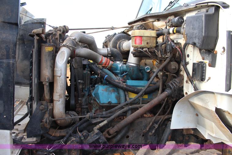 image for item J4365 2001 International 4700 dump truck