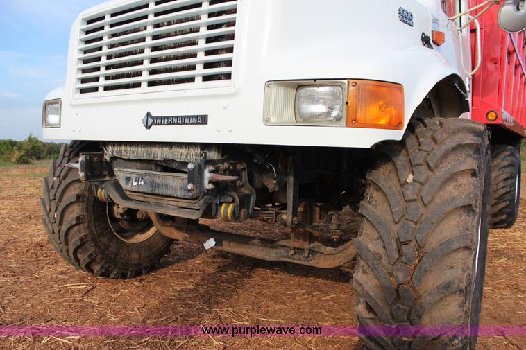 image for item J4365 2001 International 4700 dump truck