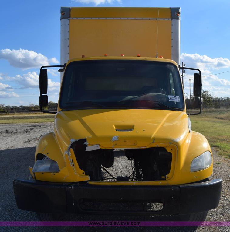 image for item J7010 2006 Freightliner Business Class M2 box truck