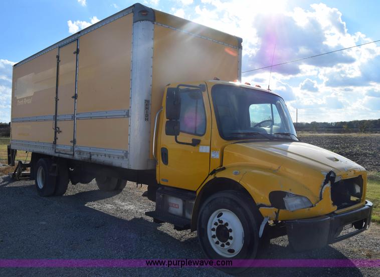 image for item J7010 2006 Freightliner Business Class M2 box truck