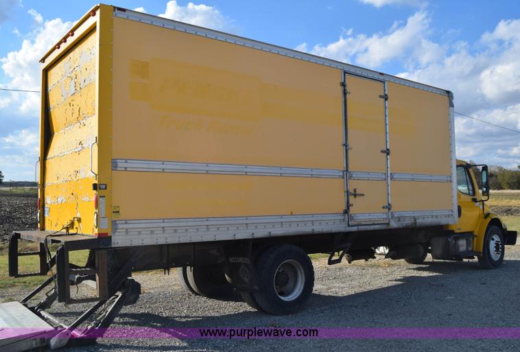 image for item J7010 2006 Freightliner Business Class M2 box truck