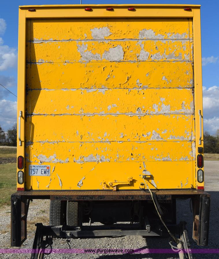 image for item J7010 2006 Freightliner Business Class M2 box truck