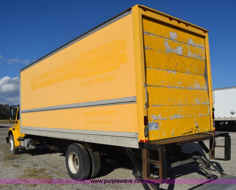 image for item J7010 2006 Freightliner Business Class M2 box truck