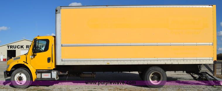 image for item J7010 2006 Freightliner Business Class M2 box truck