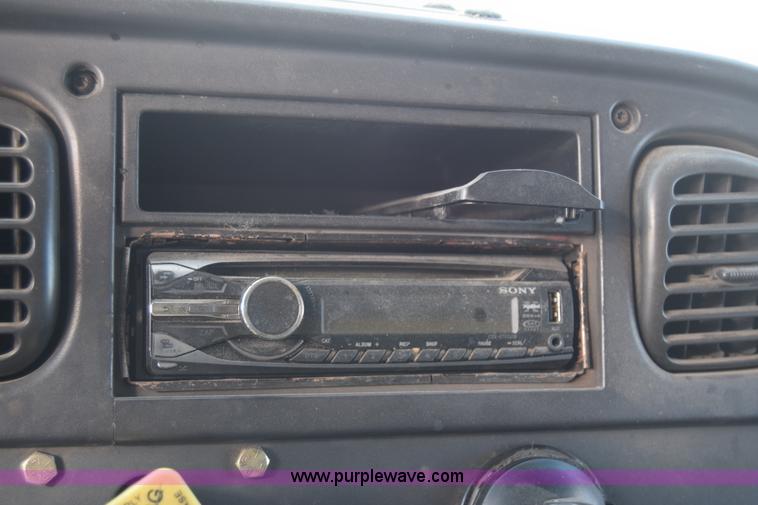 image for item J7010 2006 Freightliner Business Class M2 box truck