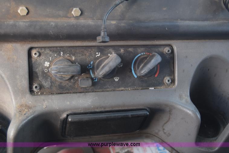 image for item J7010 2006 Freightliner Business Class M2 box truck