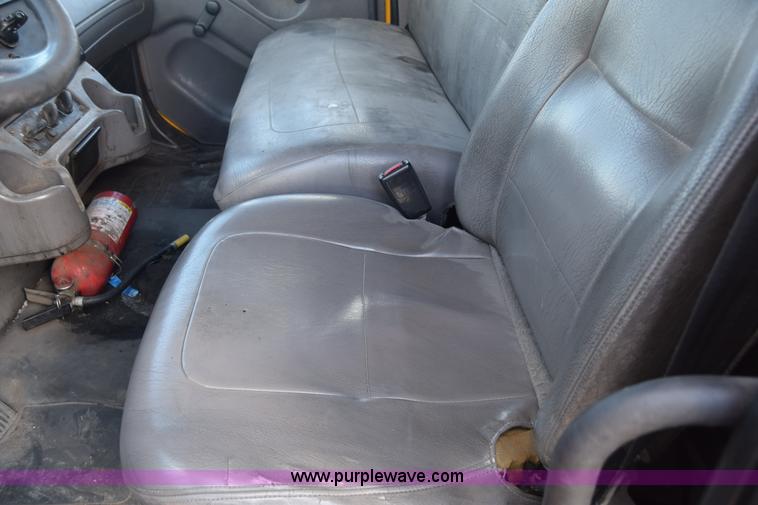 image for item J7010 2006 Freightliner Business Class M2 box truck