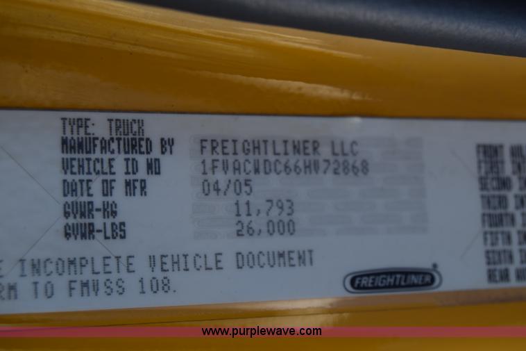 image for item J7010 2006 Freightliner Business Class M2 box truck