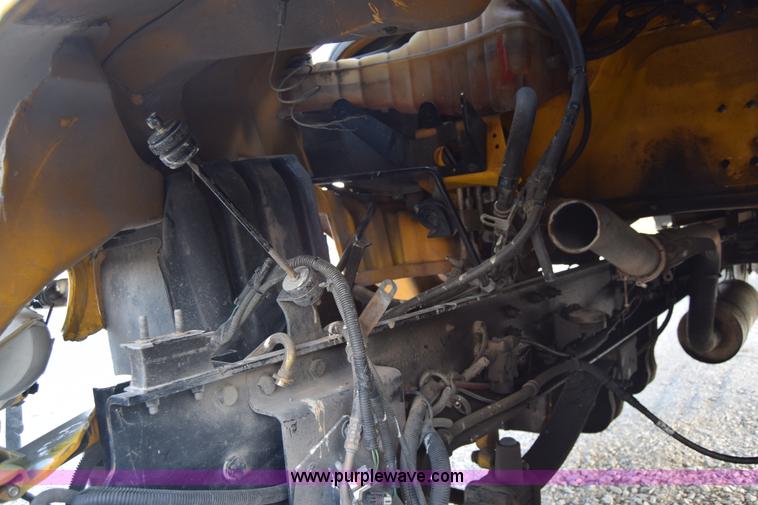 image for item J7010 2006 Freightliner Business Class M2 box truck