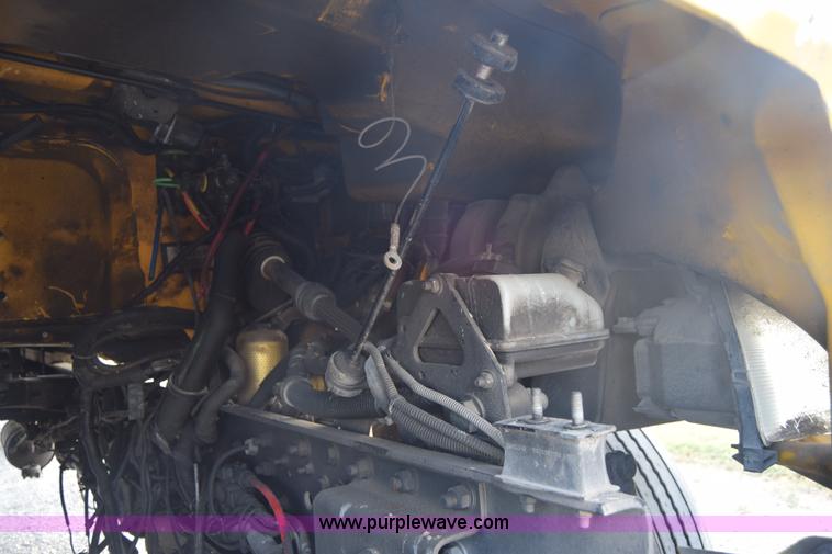 image for item J7010 2006 Freightliner Business Class M2 box truck