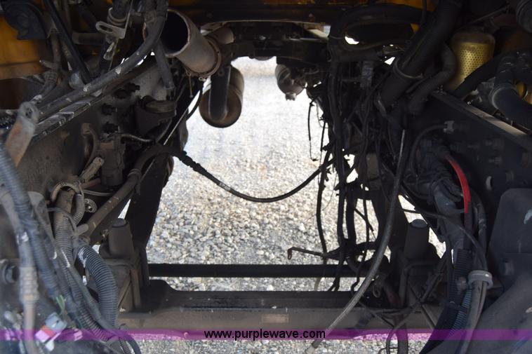 image for item J7010 2006 Freightliner Business Class M2 box truck