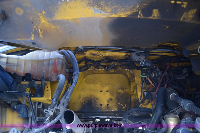 image for item J7010 2006 Freightliner Business Class M2 box truck