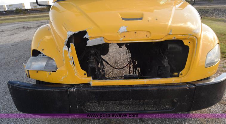 image for item J7010 2006 Freightliner Business Class M2 box truck