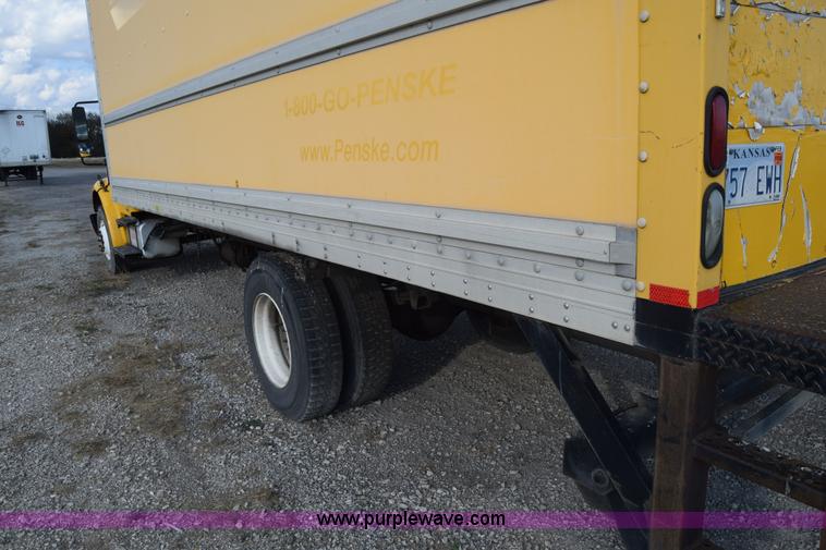 image for item J7010 2006 Freightliner Business Class M2 box truck