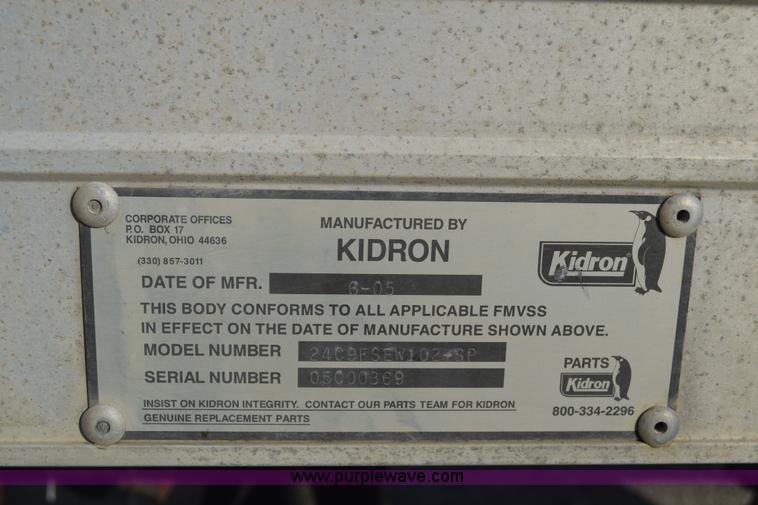 image for item J7010 2006 Freightliner Business Class M2 box truck