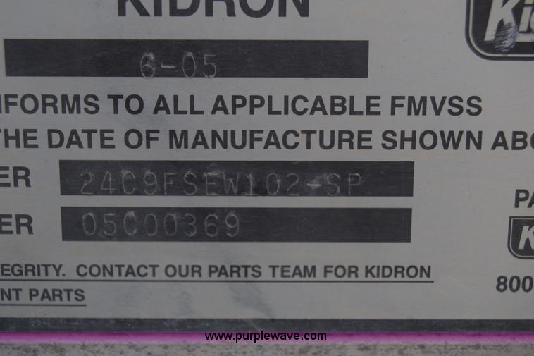 image for item J7010 2006 Freightliner Business Class M2 box truck