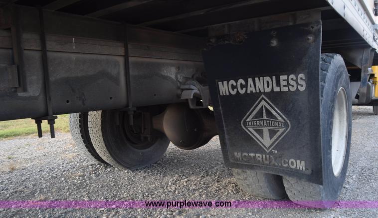 image for item J7010 2006 Freightliner Business Class M2 box truck