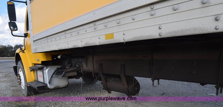 image for item J7010 2006 Freightliner Business Class M2 box truck