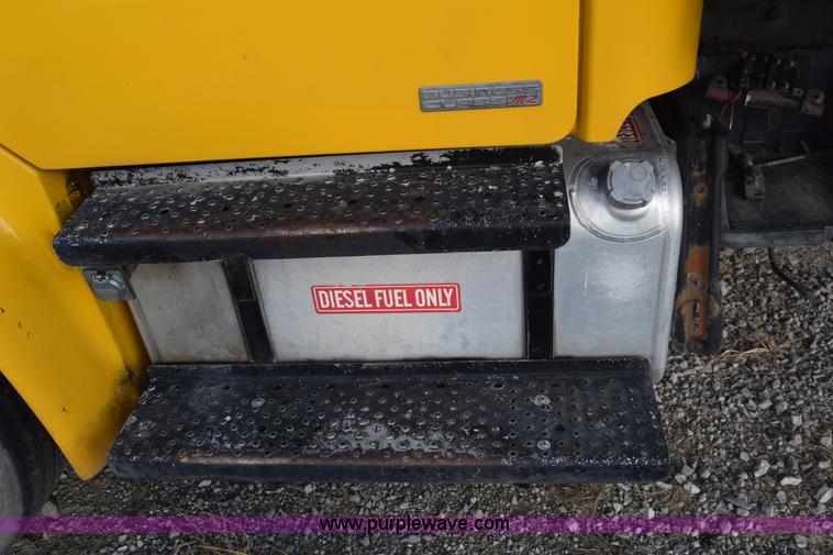 image for item J7010 2006 Freightliner Business Class M2 box truck