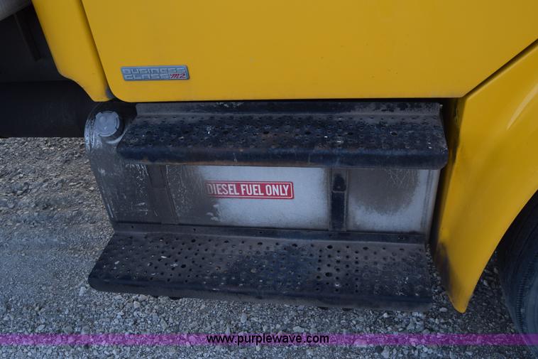 image for item J7010 2006 Freightliner Business Class M2 box truck