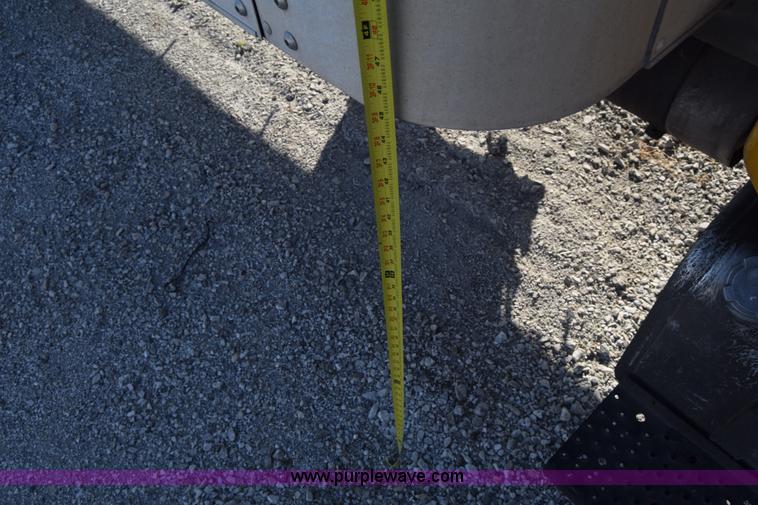 image for item J7010 2006 Freightliner Business Class M2 box truck