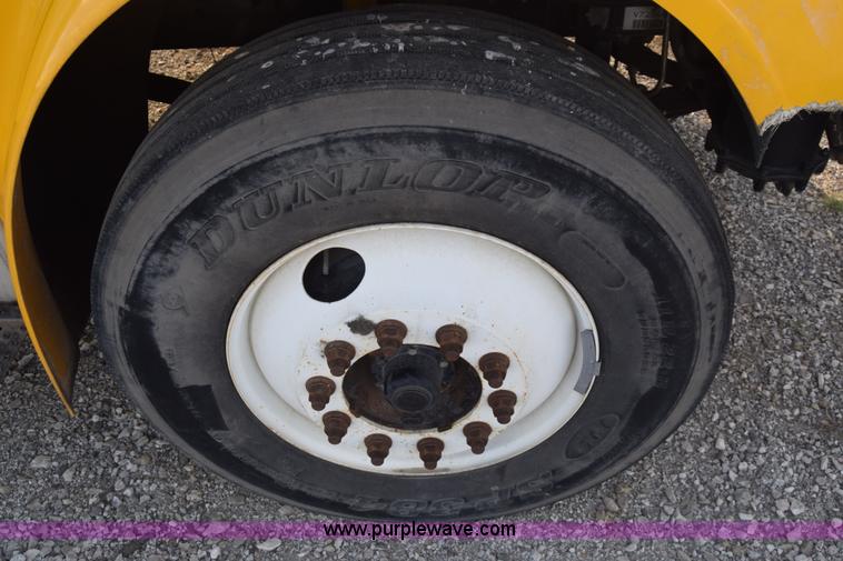 image for item J7010 2006 Freightliner Business Class M2 box truck