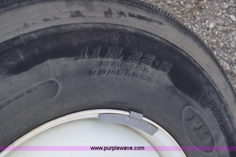 image for item J7010 2006 Freightliner Business Class M2 box truck